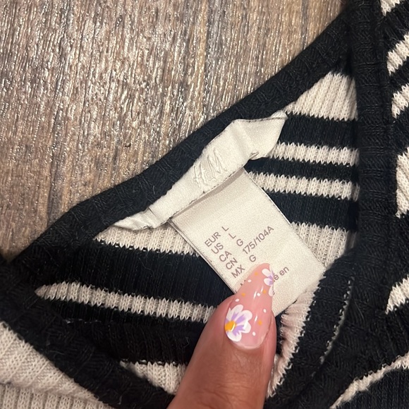 H&M BLACK AND WHITE STRIPED TANK - Picture 2 of 4